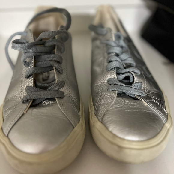 VEJA WOMEN'S CAMPO SILVER AND WHITE CHROMEFREE LEATHER SNEAKER 39 - Picture 12 of 12